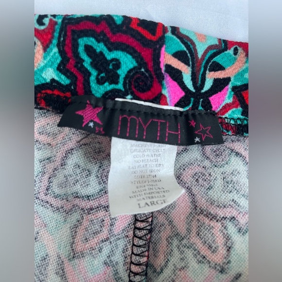 Vibrant Patterned Leggings - Picture 6 of 6